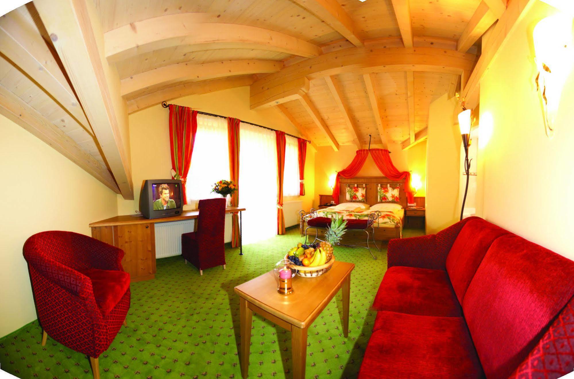 Hotel Vitaloase Zu Den Drei Bruedern Unken Extérieur photo